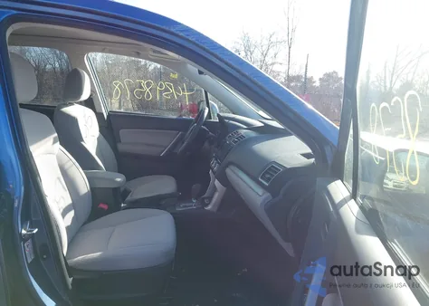 2017 Subaru Forester 2.5I Premium z USA, uszkodzony, nr VIN JF2SJAEC8HH400739